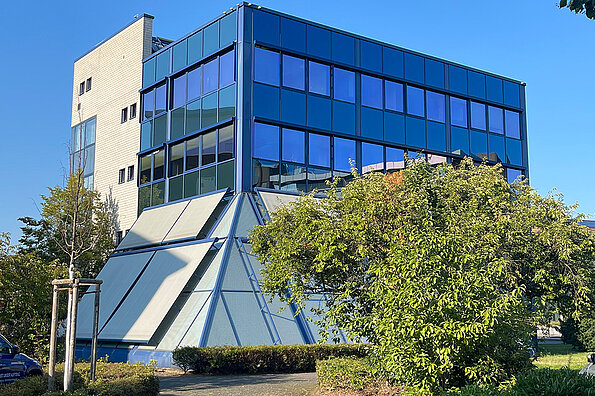 Edificio de la empresa SIKOPLAST Recycling Technology en Troisdorf 1/2